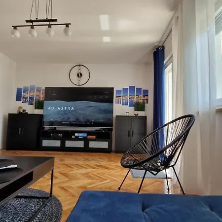 Apartment With E-Cars Station Selce Exterior photo