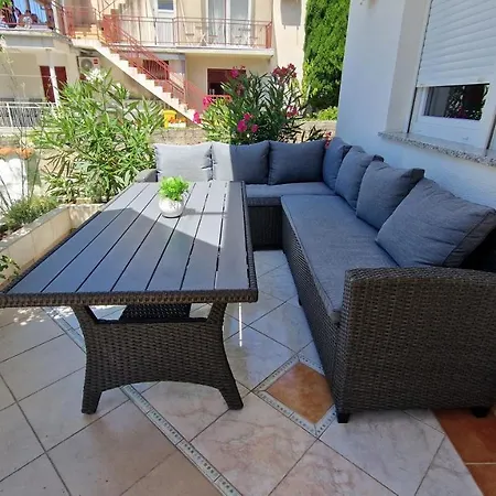Apartment With E-Cars Station Selce Exterior photo