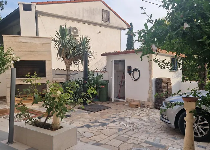 Apartment With E-Cars Station