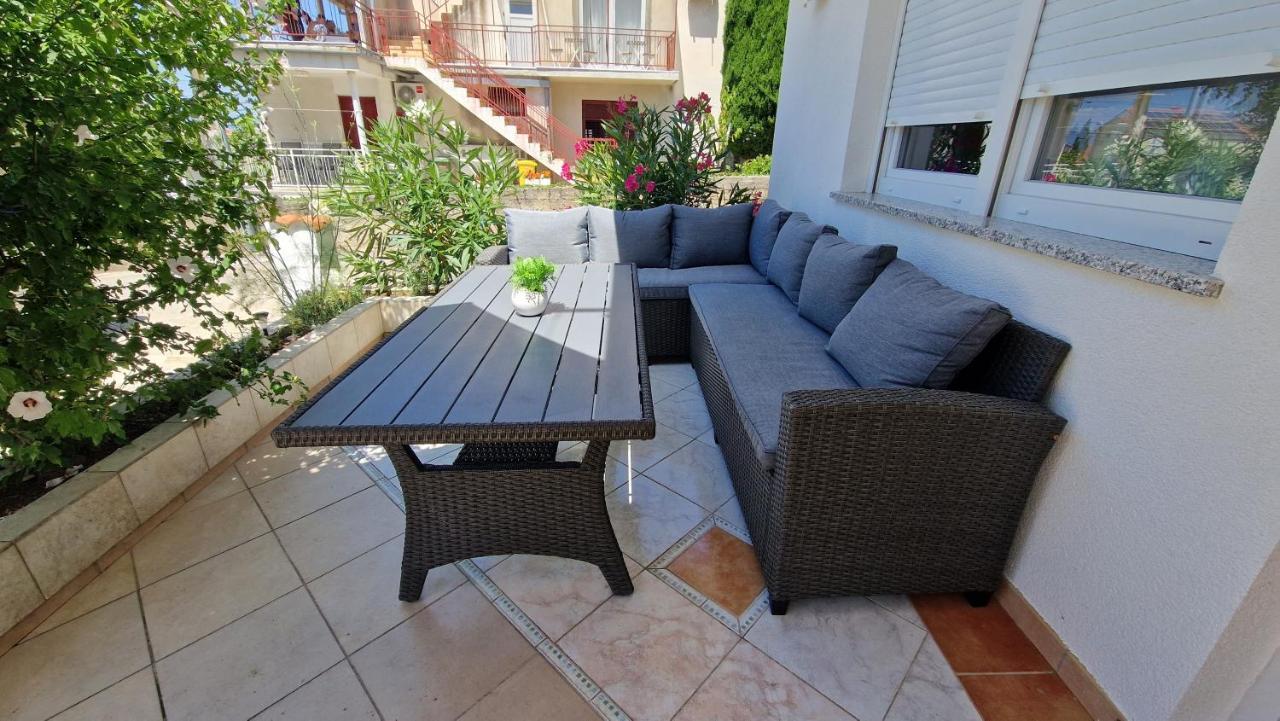 Appartement With E-cars Station *